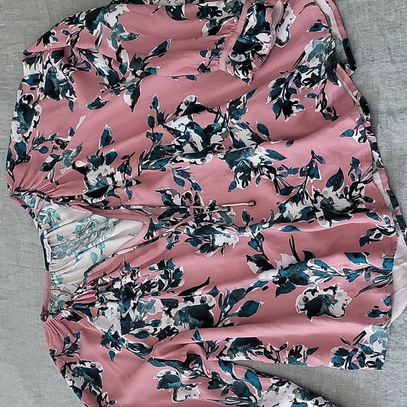 Splendid Rose Floral Blouse - Picture 2 of 11